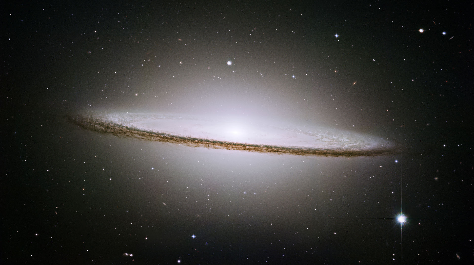 immagini/M104_ngc4594_sombrero_galaxy_hi-res.jpg immagini/M104_ngc4594_sombrero_galaxy_hi-res.jpg
